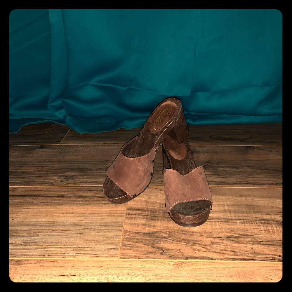 Shoe